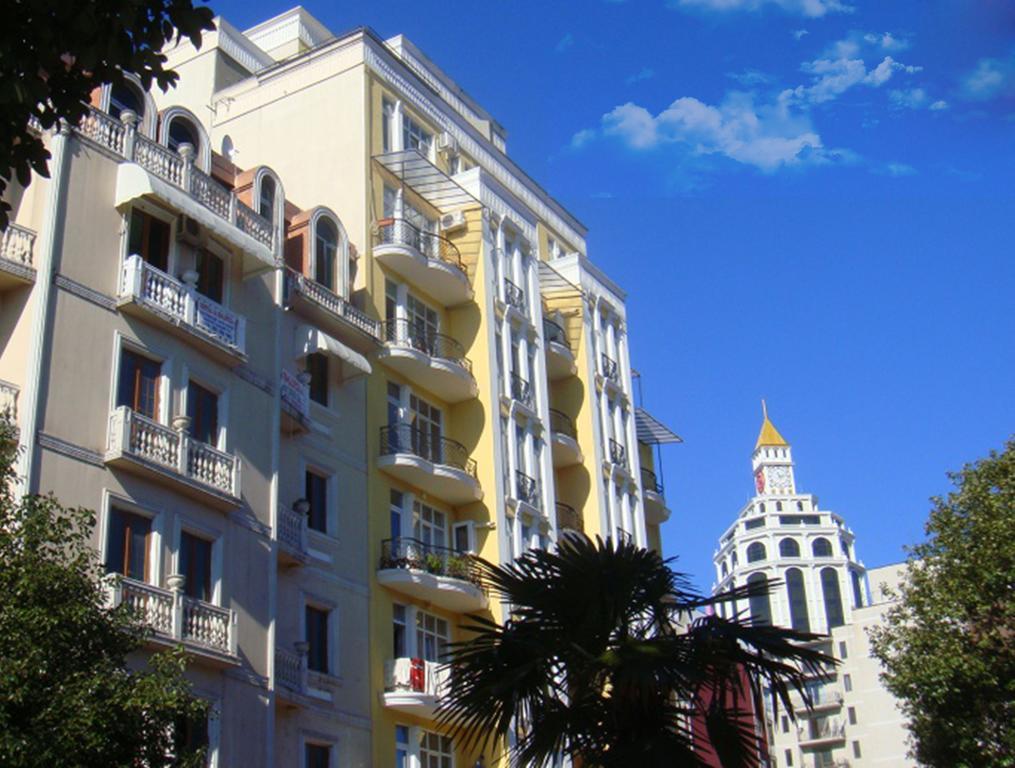 Apartments In The Center Of バトゥーミ エクステリア 写真